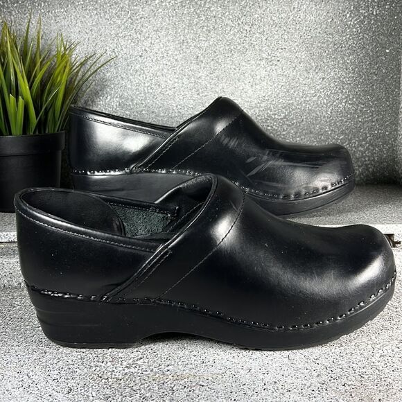 L.L. Bean Ladies 9.5 Black Leather Stapled Wedge Professional Nurse Clogs Shoes - Picture 3 of 7